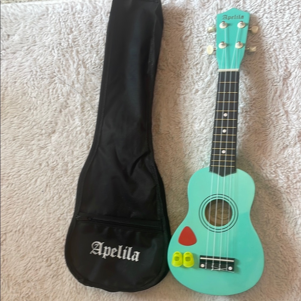 Apelia Aqua Ukulele with Case